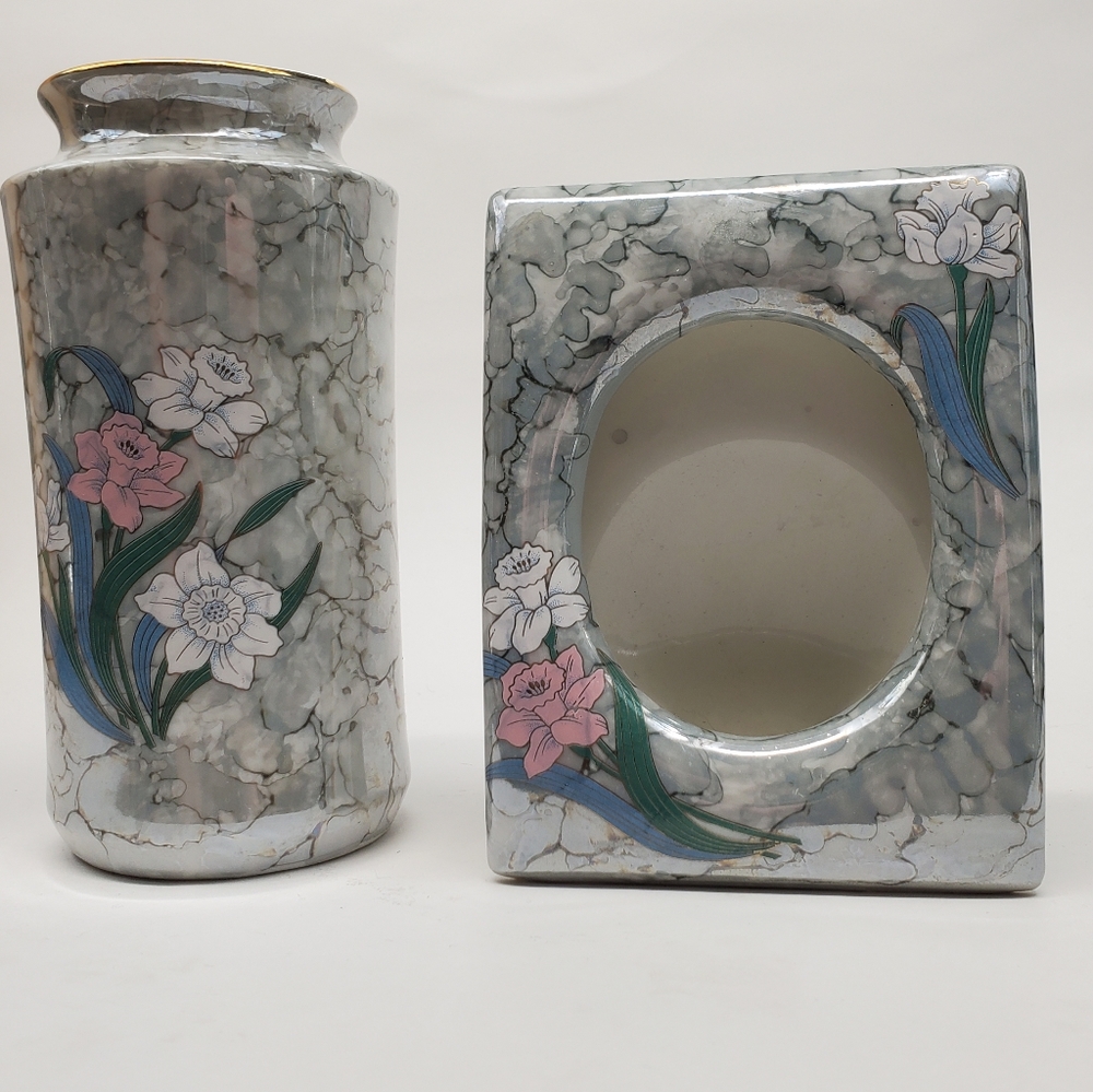 Fine China Set Marbleized Daffodil Vase & Picture